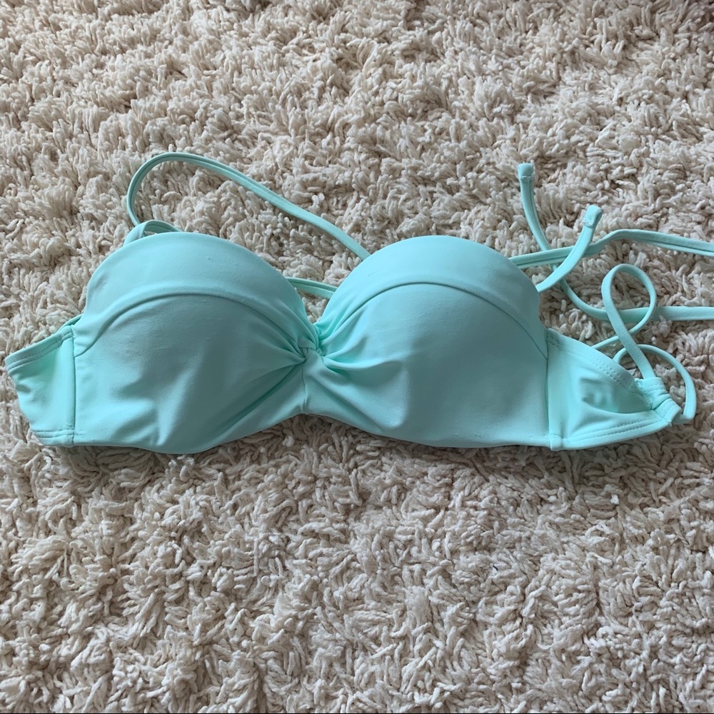 Bikini - Picture 3 of 4